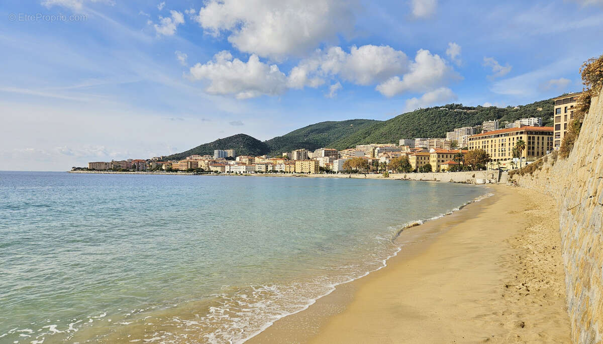AJACCIO Vieille ville - Charmant T2/3 rénové - photo 2