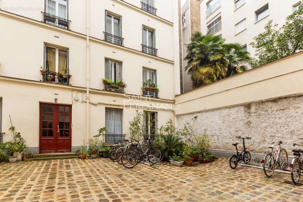 Appartement à PARIS-17E