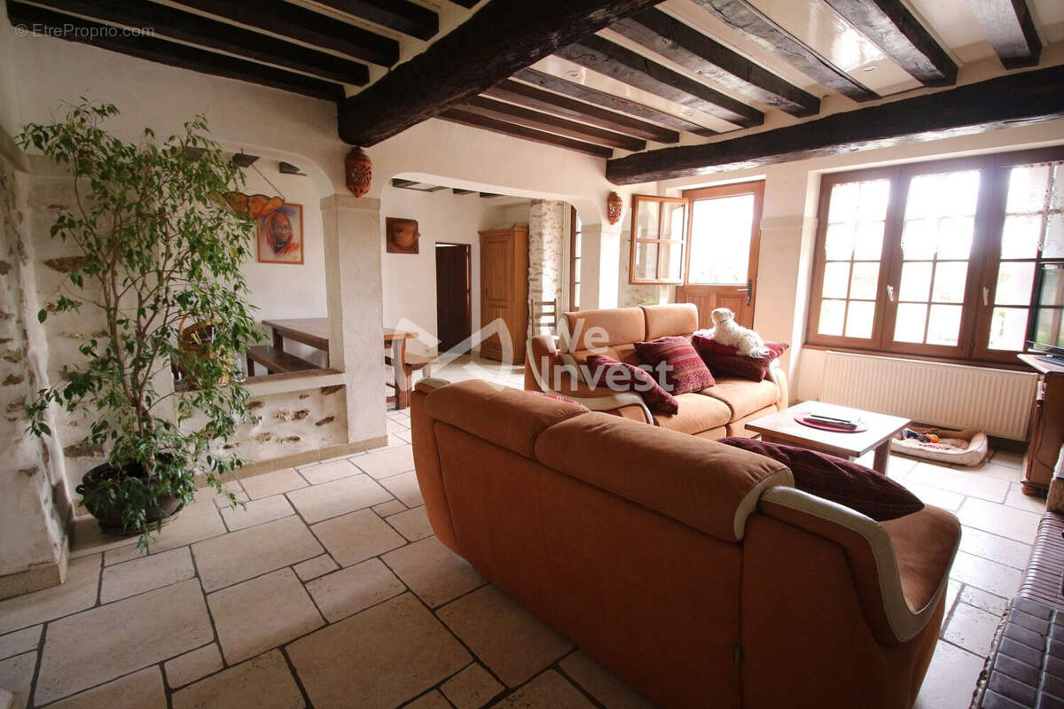 Maison à SAINT-DENIS-LES-REBAIS