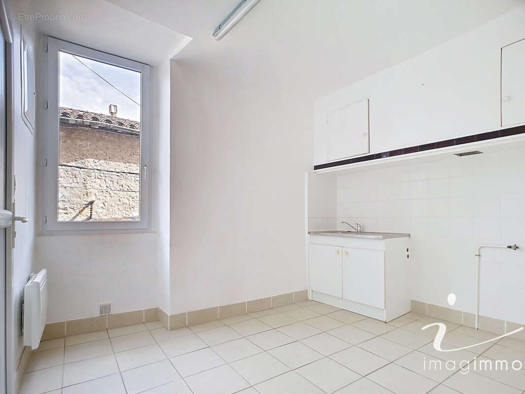 Appartement T2 lumineux avec cour, remise et caves - photo 2