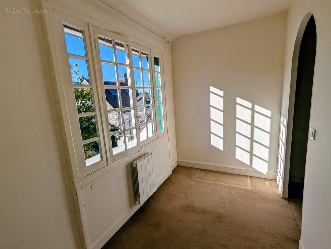 Maison à LA QUEUE-LES-YVELINES