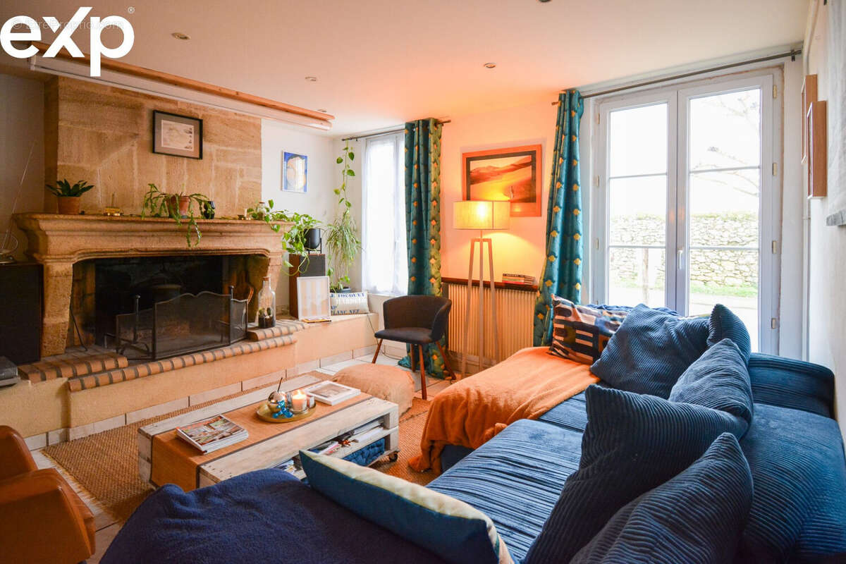 UN SALON COUCONING - Maison à CERONS