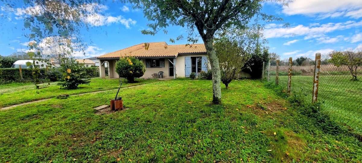 Maison à COUTRAS