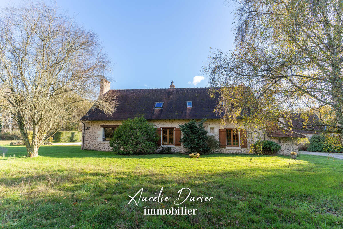Maison à AMBILLOU