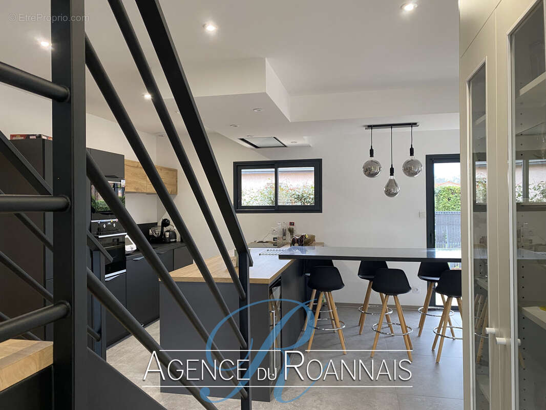 Maison à POUILLY-SOUS-CHARLIEU