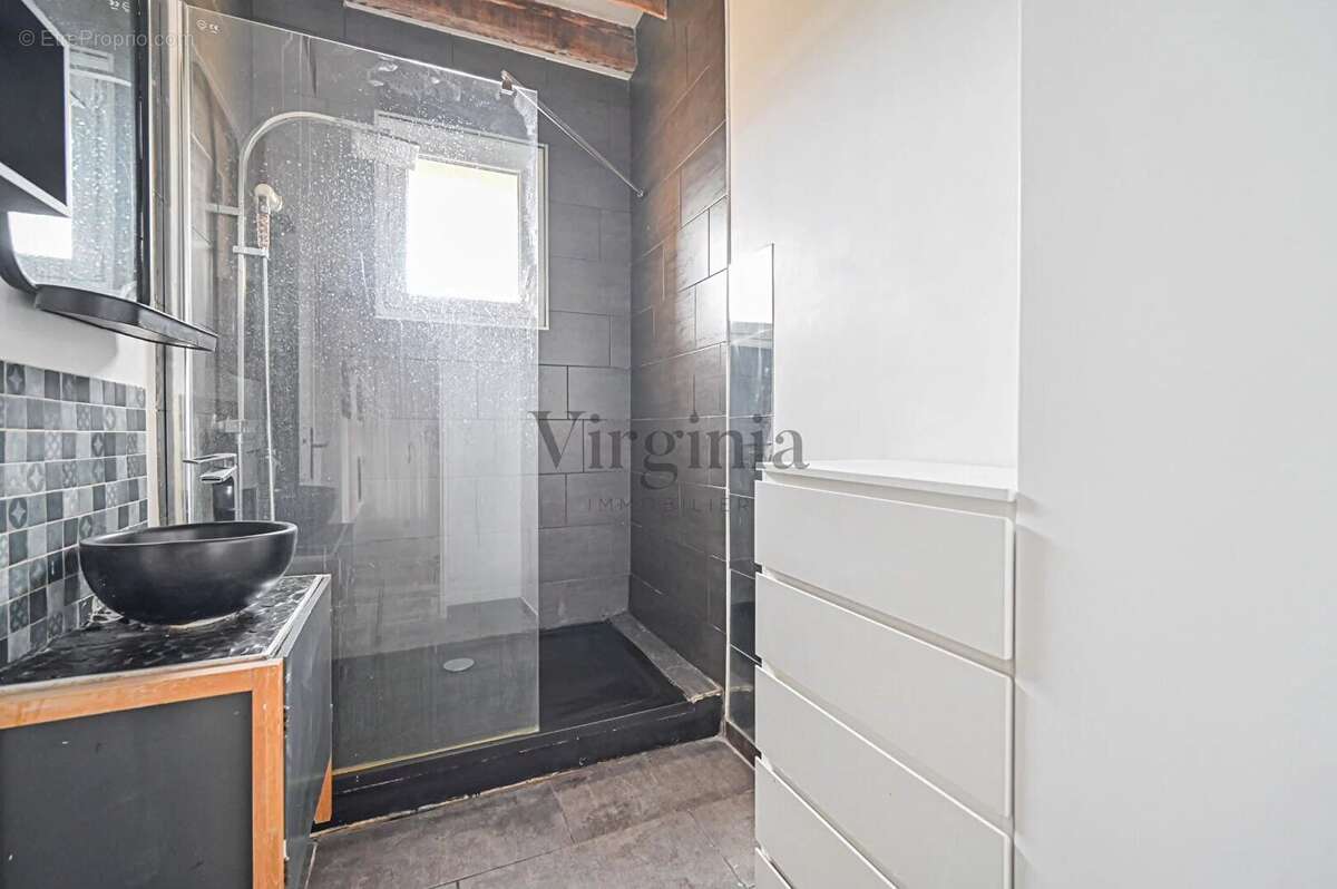 Appartement à CHARENTON-LE-PONT