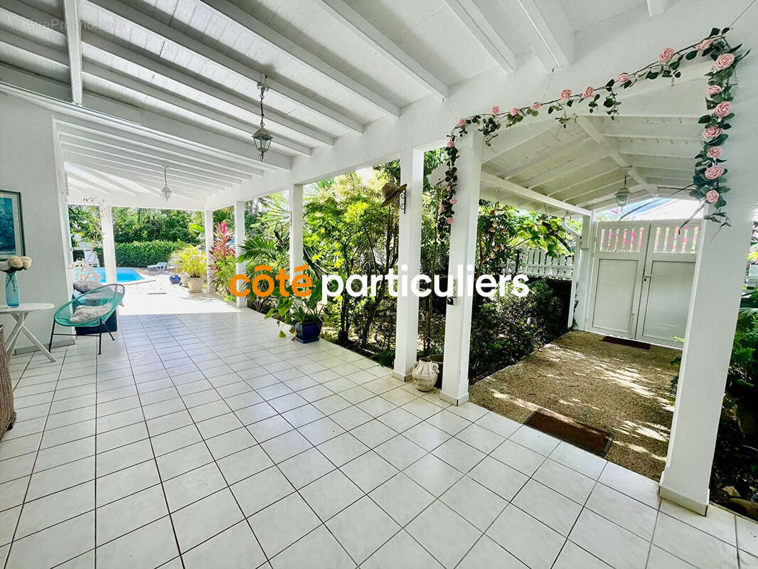 Maison à BAIE-MAHAULT