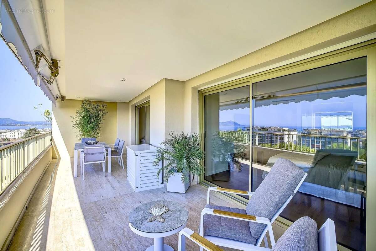 Cannes, Basse Californie - Appartement 4 pièces vue mer  111 m² - photo 6