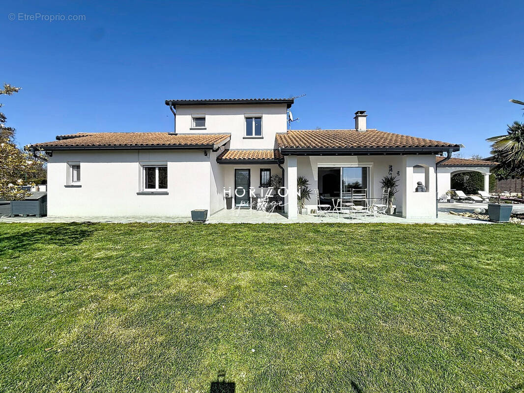 Maison à SAINTE-OLIVE
