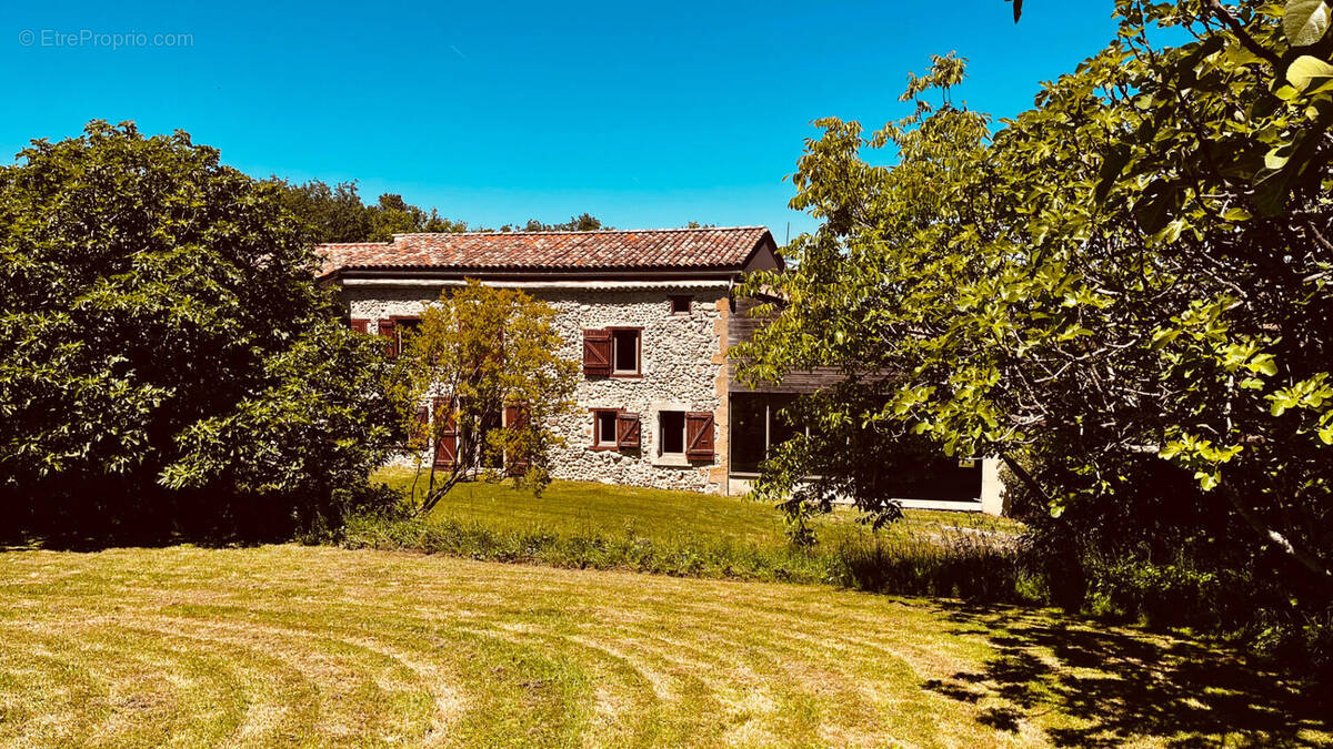 Maison à ESCUEILLENS-ET-SAINT-JUST-DE-BELENGARD