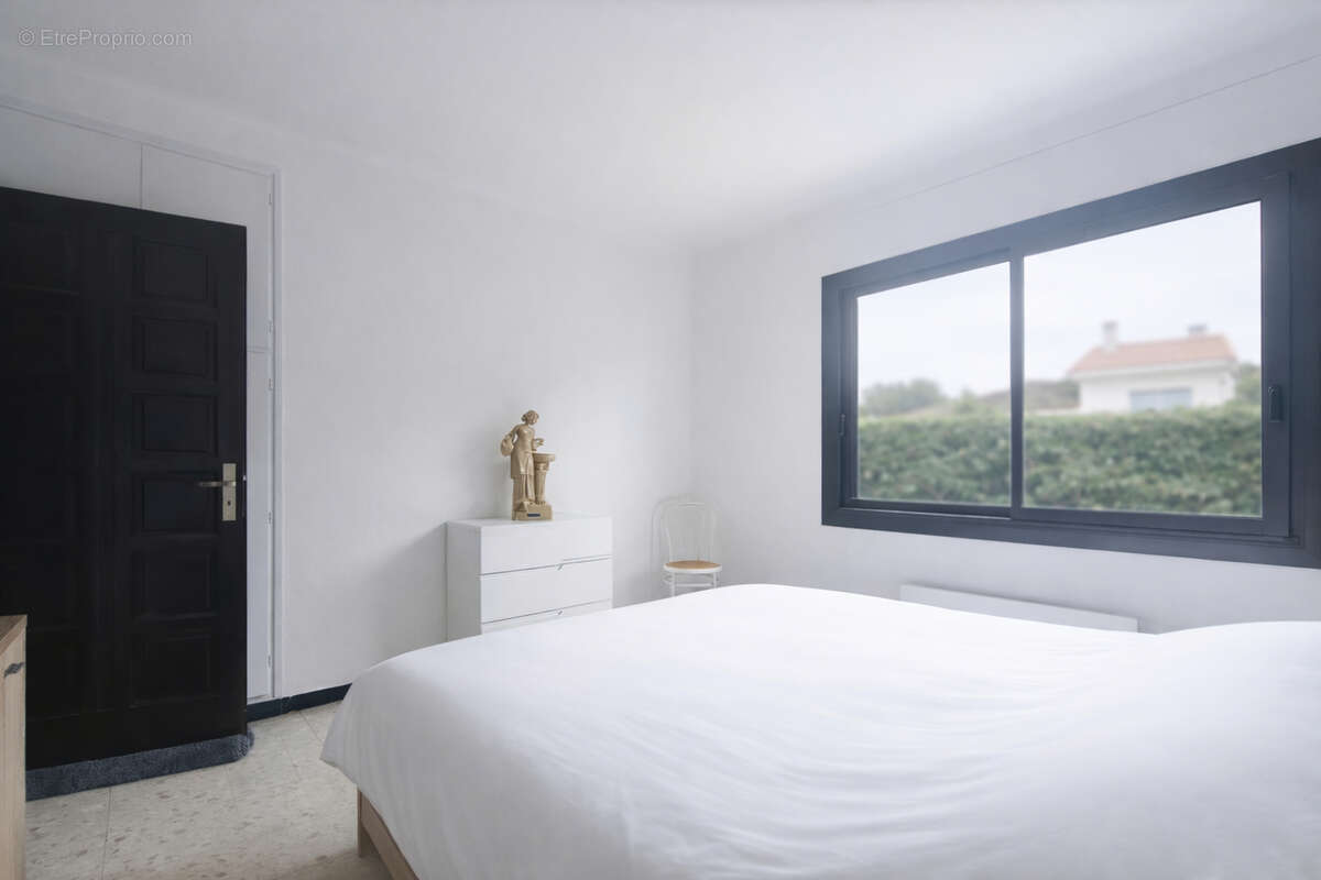 Maison à SAINT-LAURENT-DE-LA-SALANQUE