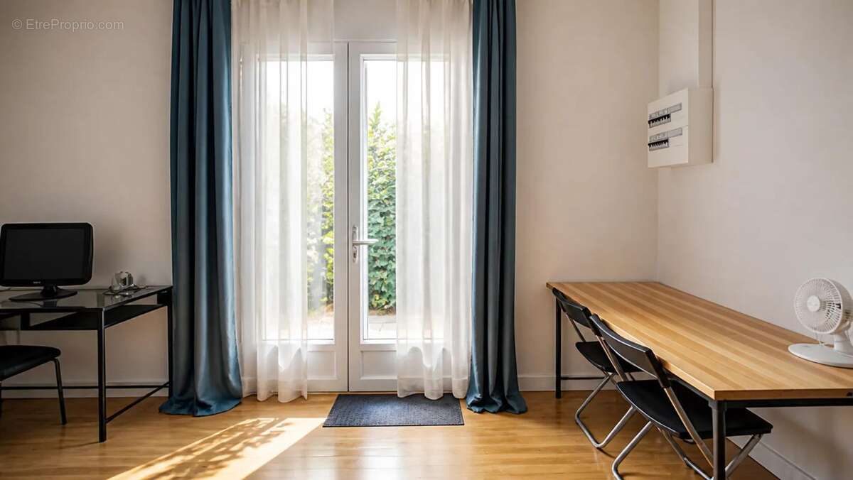 Immeuble de rapport: 3 lots loués: T5, T2, Studio avec 3 garages - photo 14