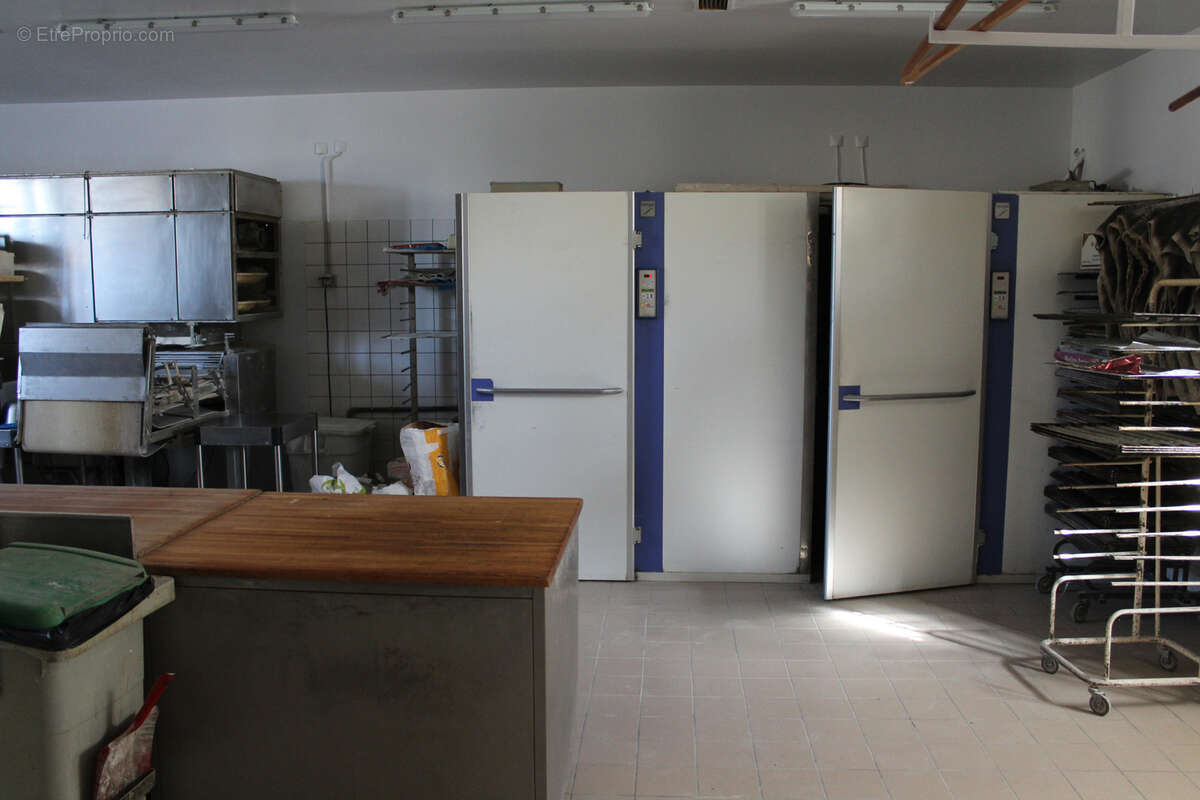 Commerce à ANGLARDS-DE-SALERS