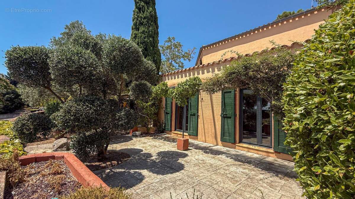 Villa d'architecte - Vue panoramique sur les Pyrénées - Carcassonne, quartier de l'Orée d'Auriac - photo 5