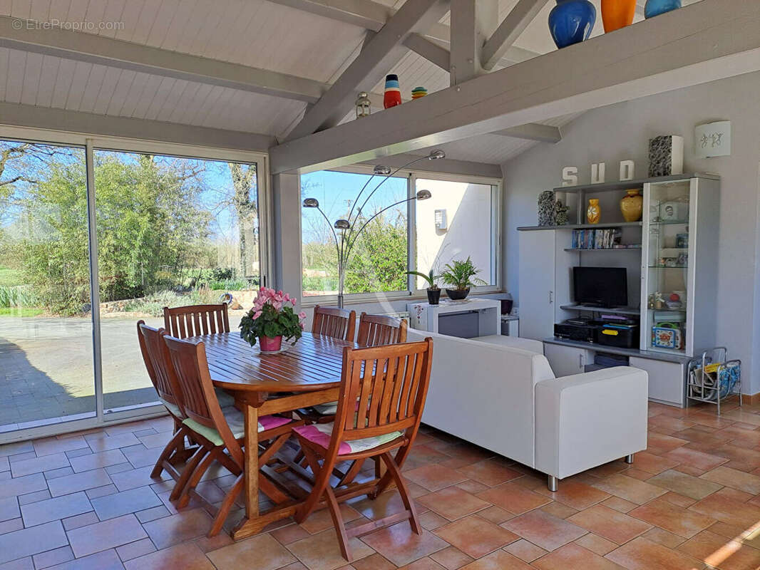 Maison à COMMEQUIERS