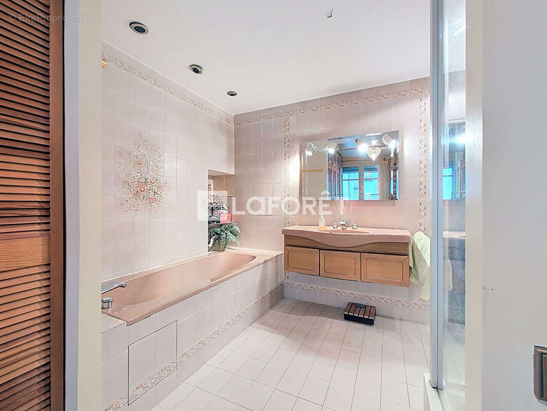 Appartement à PARIS-9E