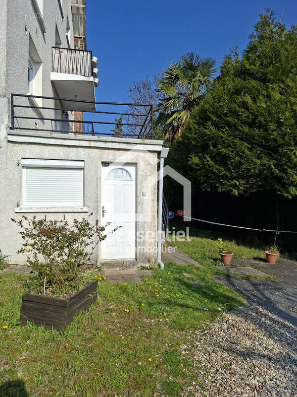 Appartement à CHANTELOUP-LES-VIGNES