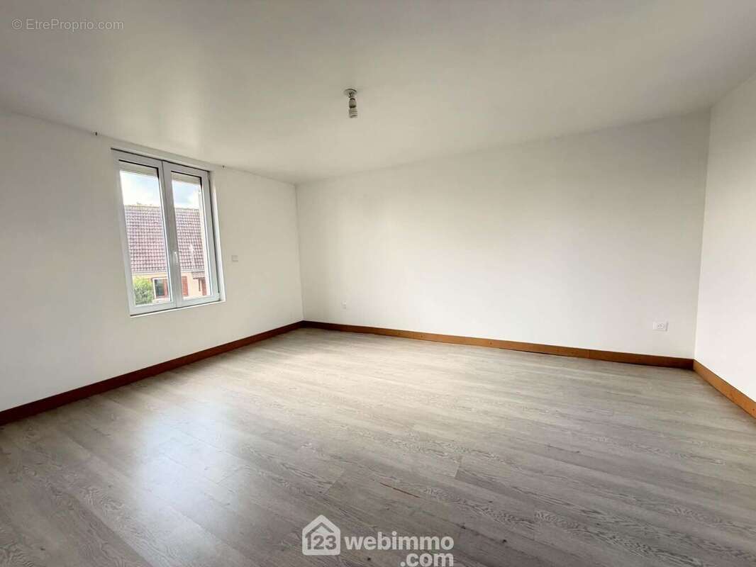 Toutes les fenêtres sont en double vitrage PVC - Maison à LAON