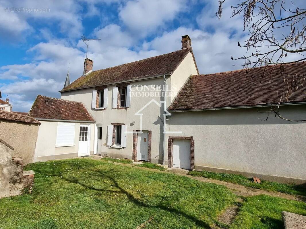 Maison à VILLENEUVE-SUR-YONNE