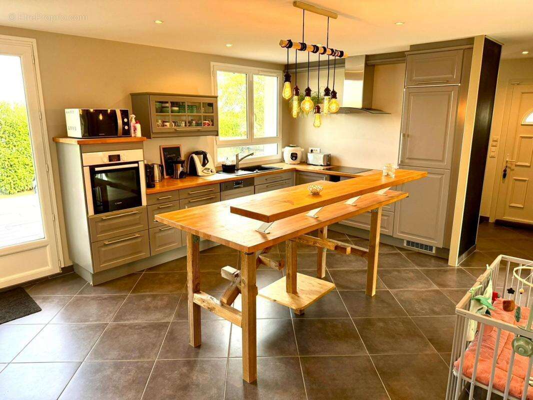 Maison à TREMBLAY-LES-VILLAGES