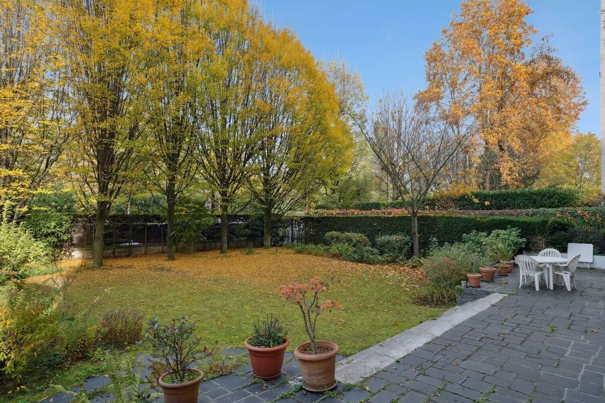 Appartement à NEUILLY-SUR-SEINE