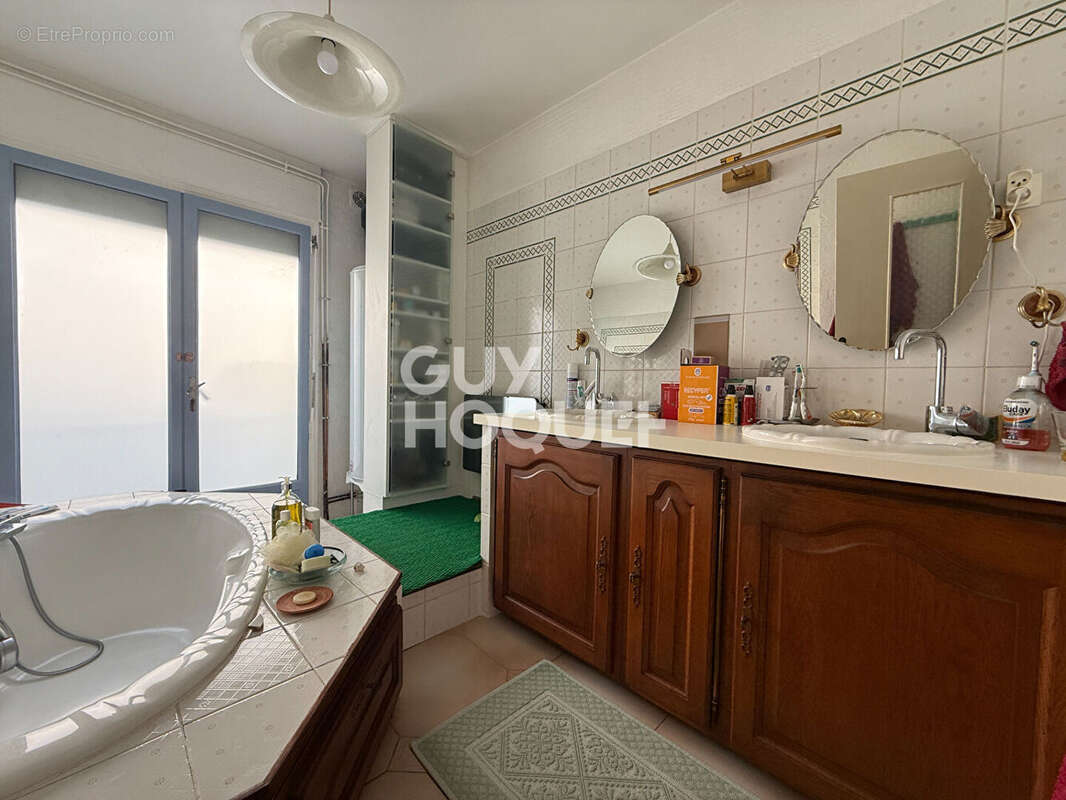 Appartement à MORNANT