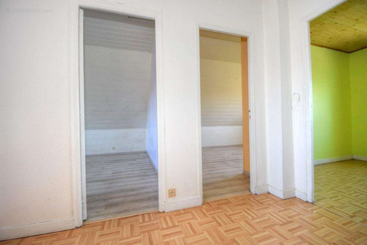 Maison  5 chambres  sur 1200 m2 à 8 mn des plages - photo 11