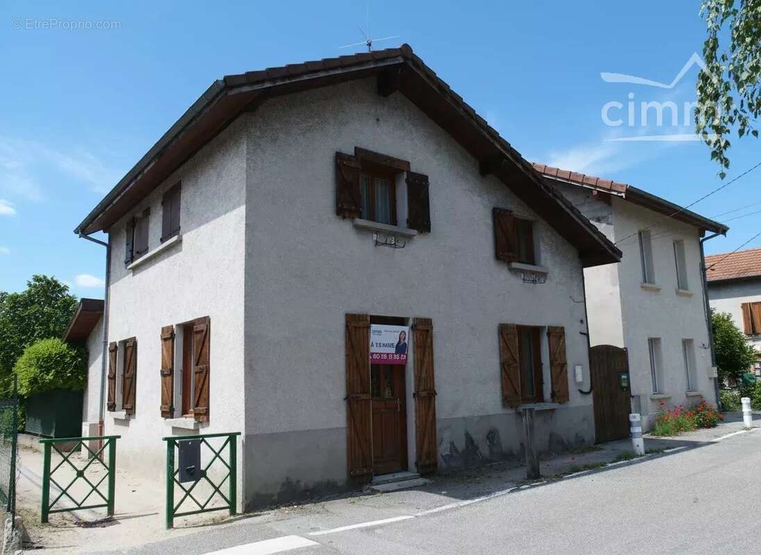 Maison à SAINT-EGREVE