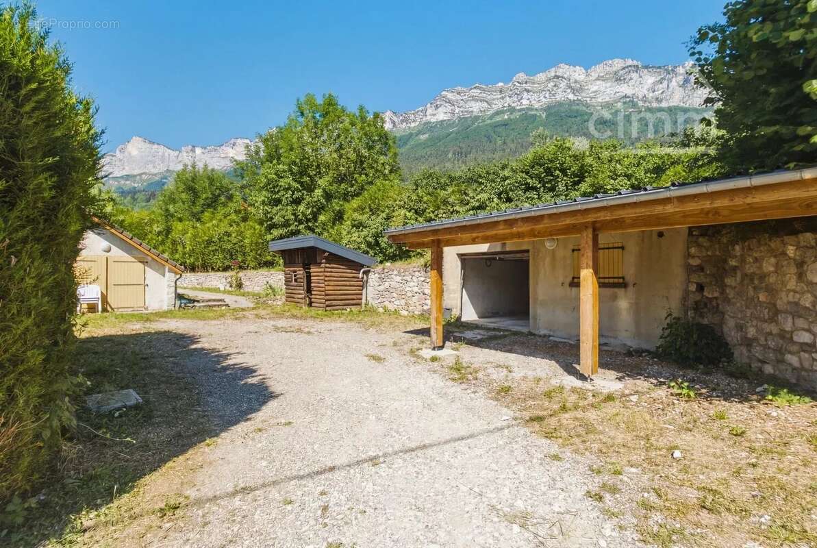Maison à LA TERRASSE