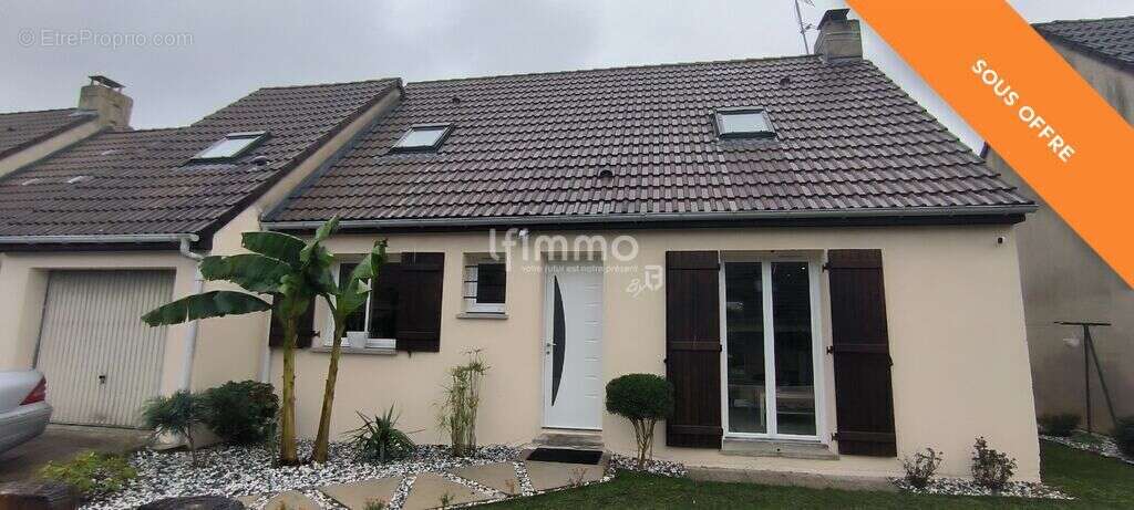 Maison à VAUX-LE-PENIL