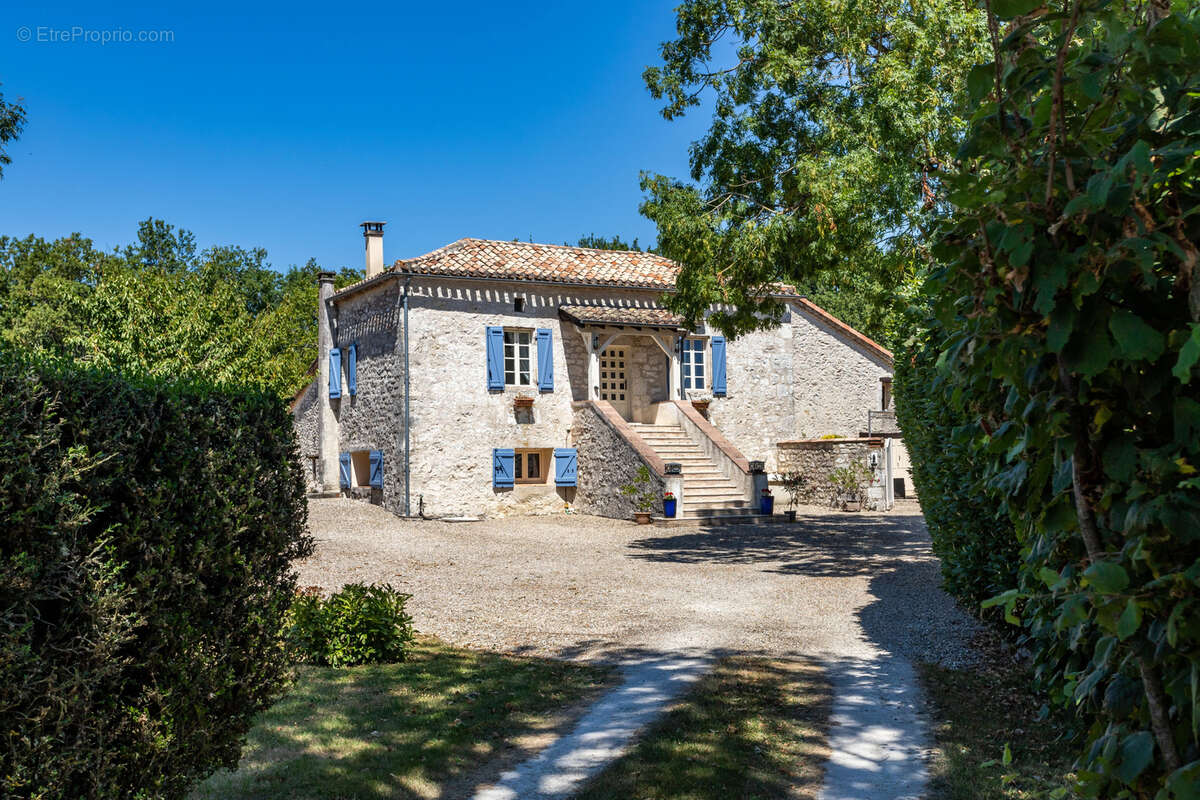 Maison à MONTAIGU-DE-QUERCY
