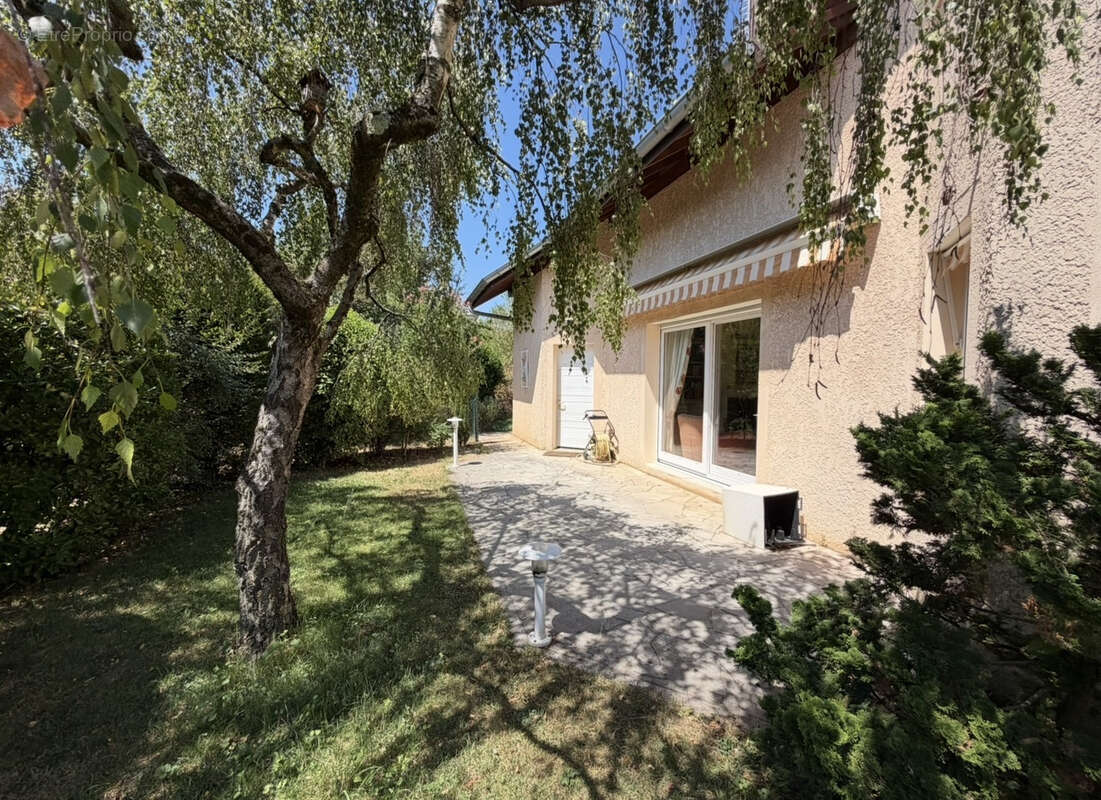 Maison à AMBILLY