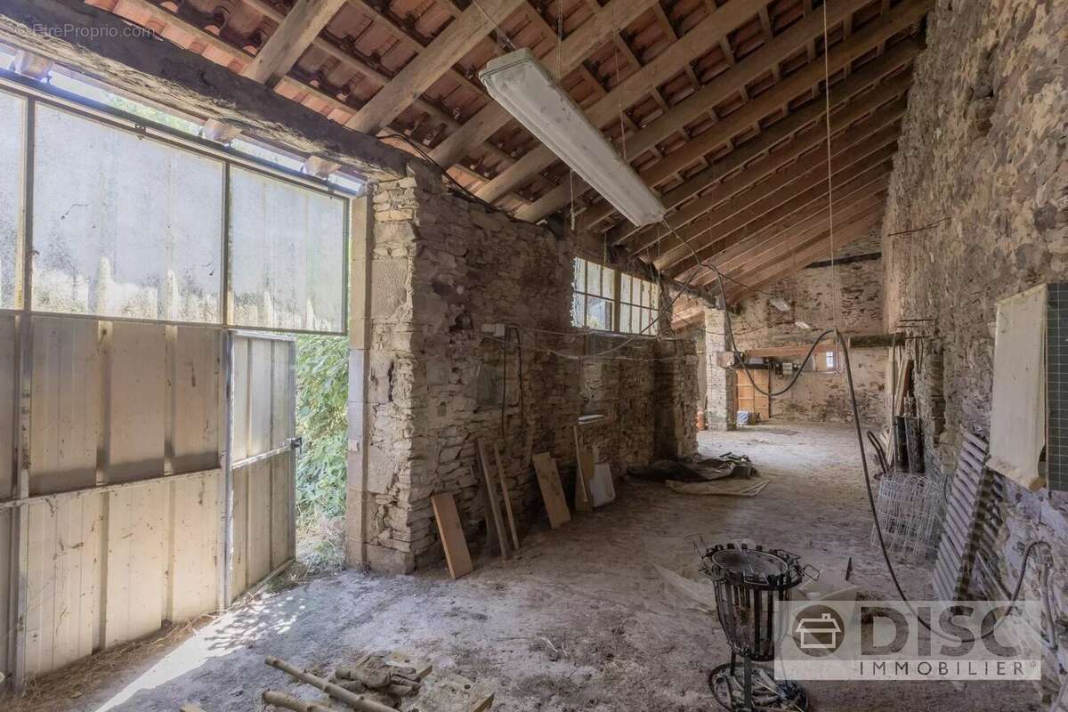 Ensemble de deux maisonnettes, grand atelier et hangar autour d’une cour intérieure - photo 13