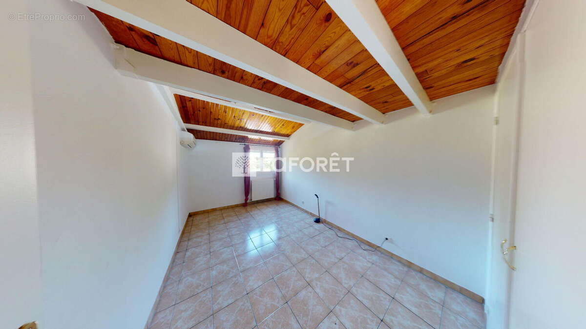 Appartement à LA FARE-LES-OLIVIERS