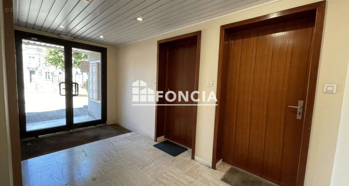 Nantes Centre – Saint-Félix  Grand T3 en rez-de-chaussée avec terrasse, parking et cave - photo 11