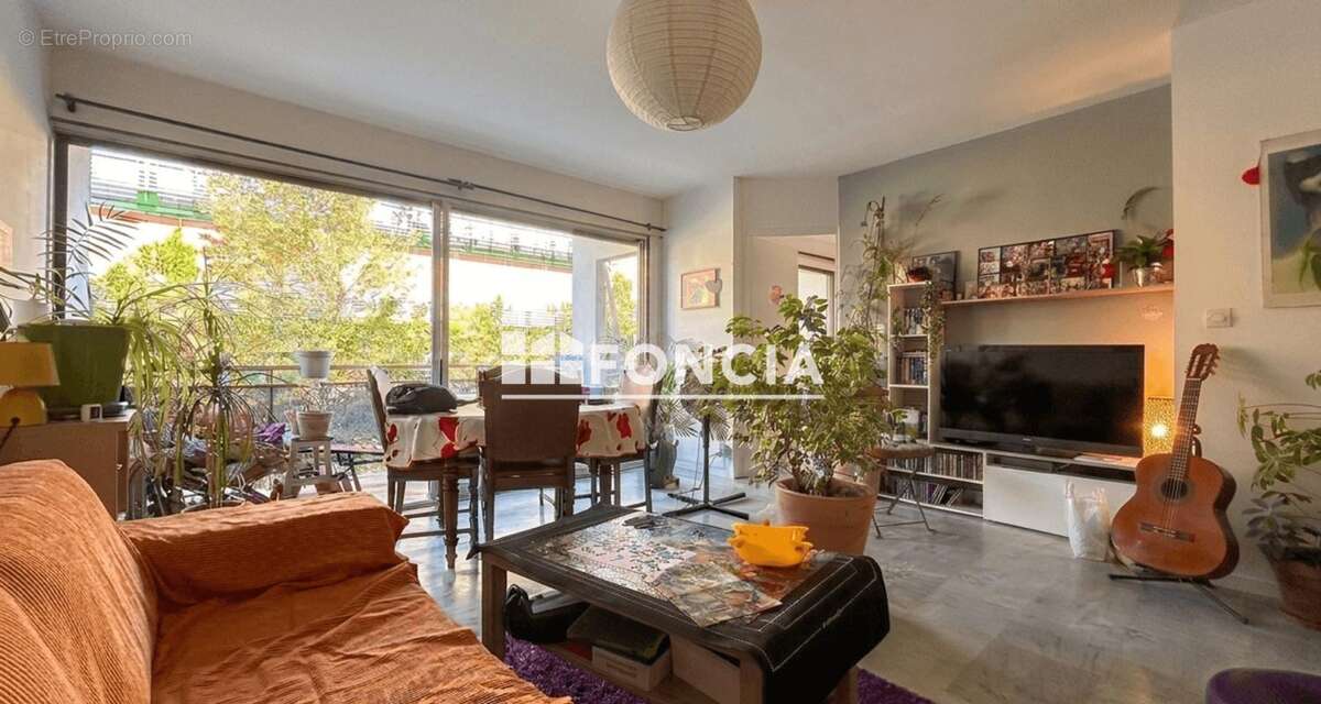 Quartier Agriculture - Spacieux T4 avec triple exposition et grand garage ! Idéal familles - photo 3