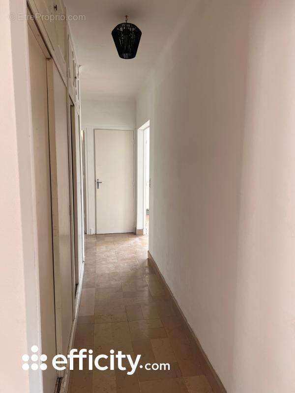Maison 90 m² à La Riviere-De-Corps  - photo 8