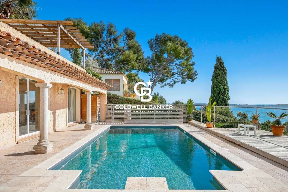 Maison à CARQUEIRANNE