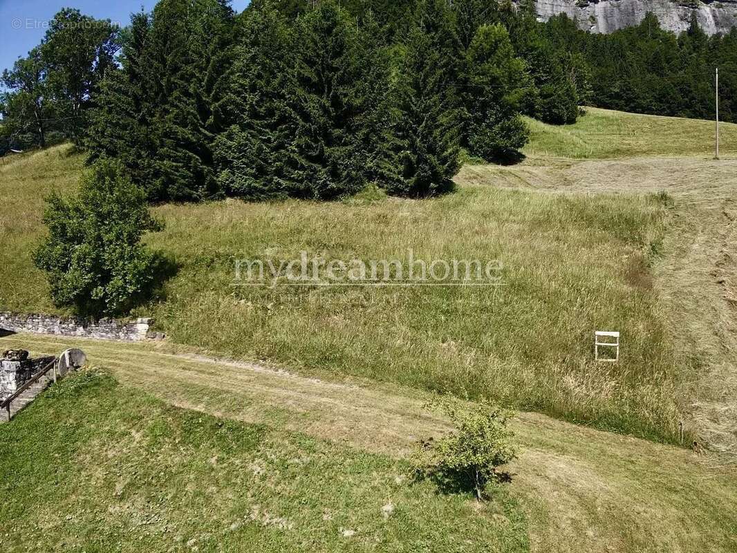 Terrain à SAINT-NICOLAS-LA-CHAPELLE
