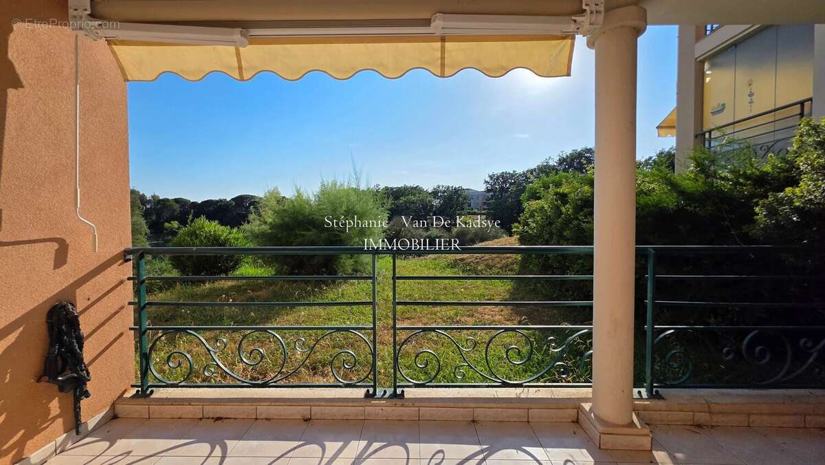 Appartement - rez-de-jardin -   2 chambres - terrasse  11m² - photo 2