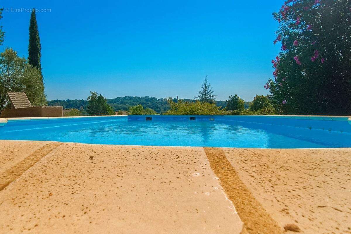 Maison à CENAC-ET-SAINT-JULIEN