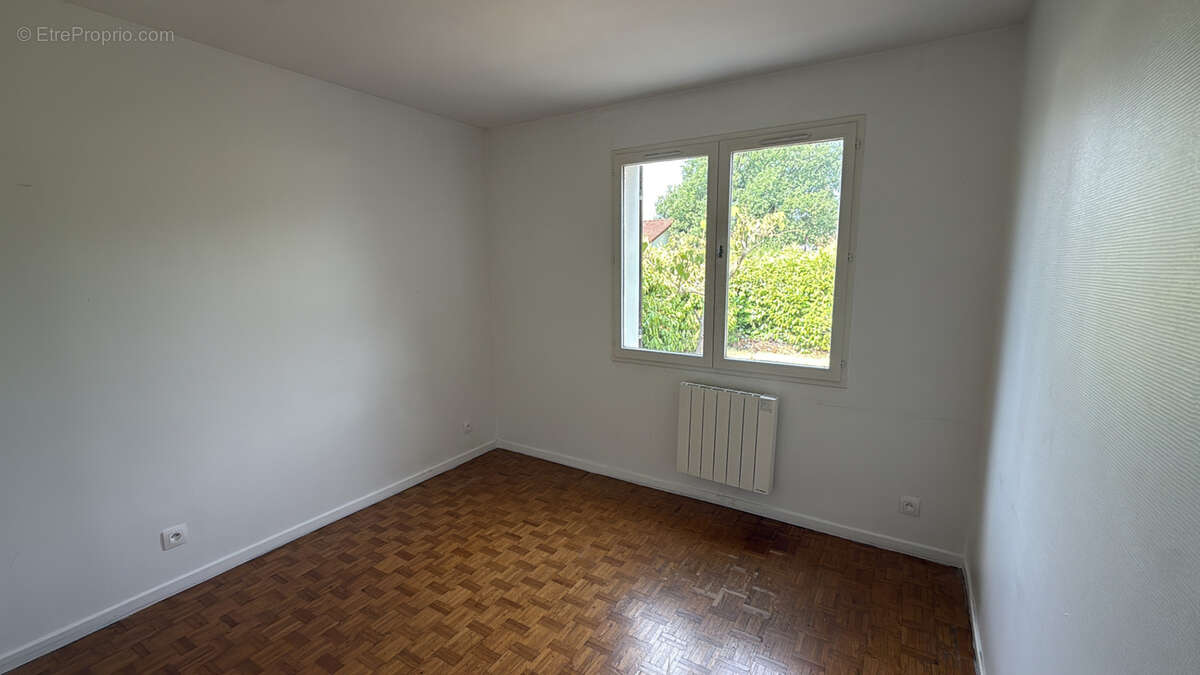 GRAND LARGE  Maison 92 m2, 3 chambres avec mezzanine, garage et cave sur terrain 619 m2 - photo 3