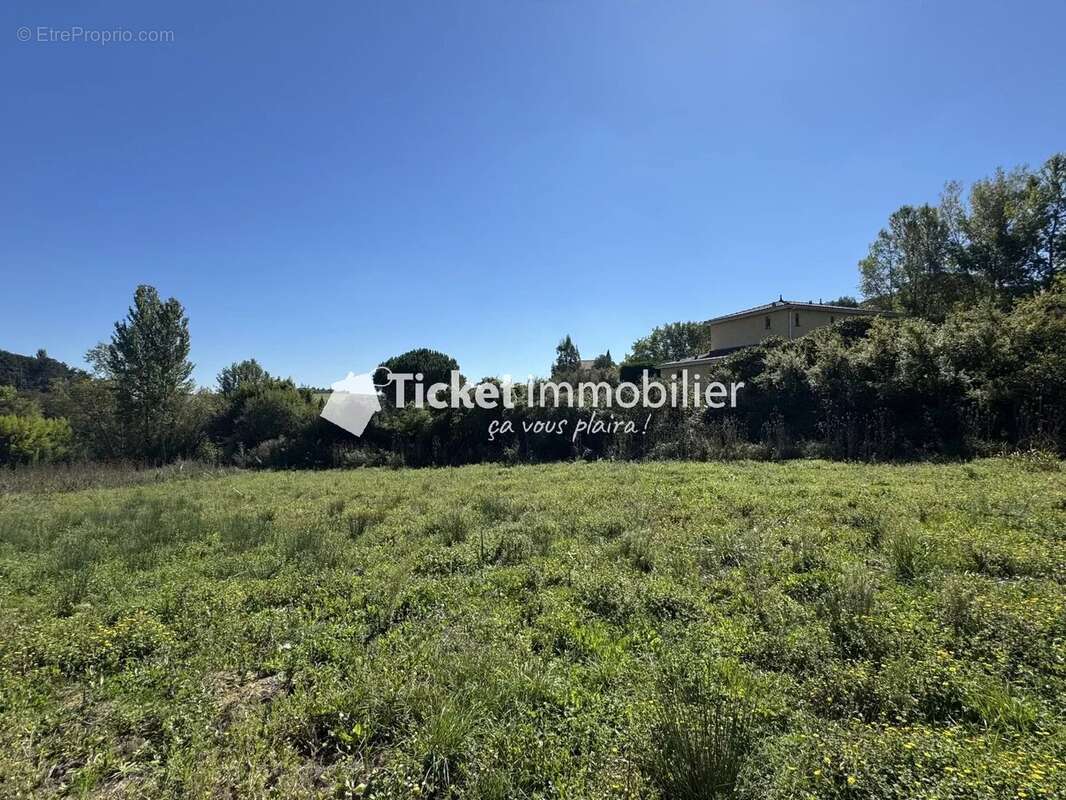 Terrain à CLERMONT-LE-FORT