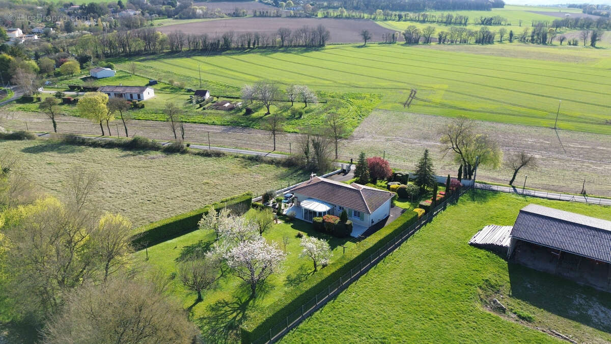 Maison à SAINT-AMANT-DE-BOIXE