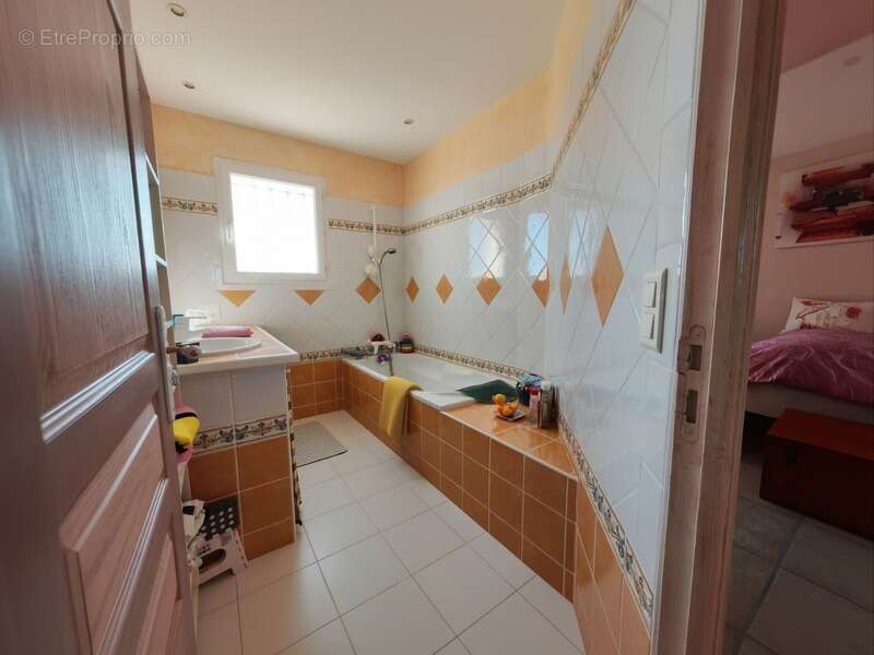 Maison à FONTVIEILLE