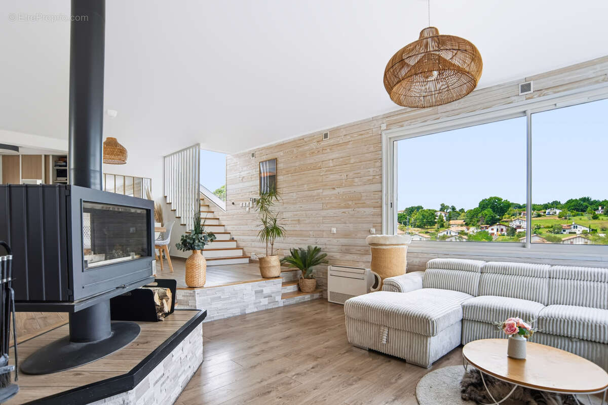 Maison - 189m2 - 6 pièces - photo 2