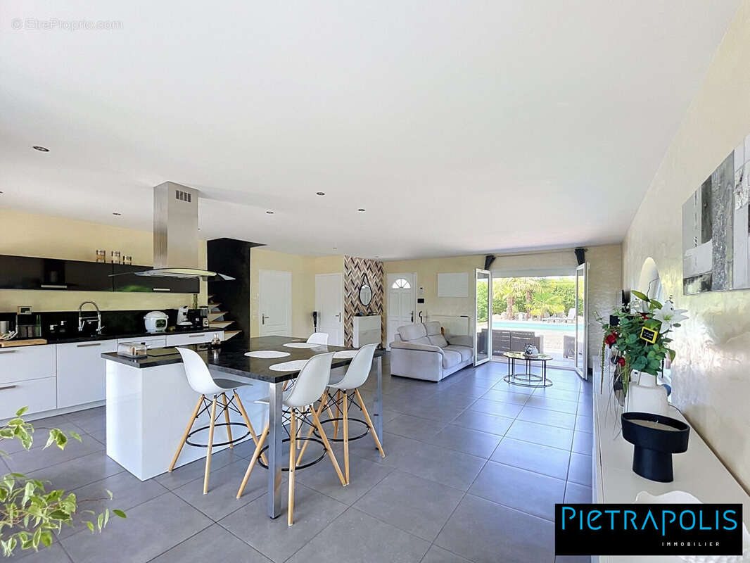 Maison 142 m² à Savigneux  - photo 4