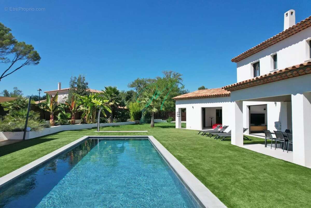 Maison à ROQUEFORT-LES-PINS