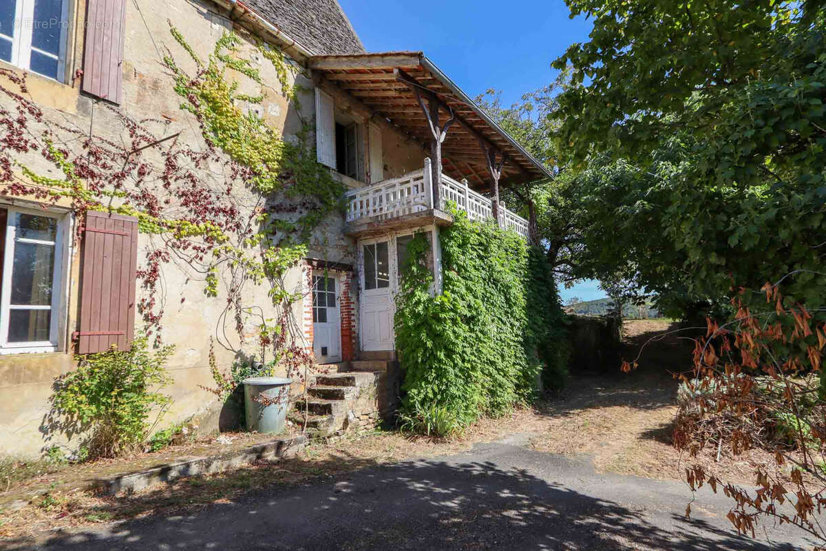 Maison à BEYNAC-ET-CAZENAC