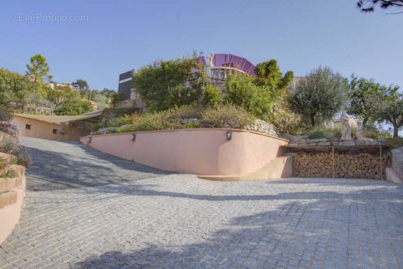 Maison à LES ISSAMBRES